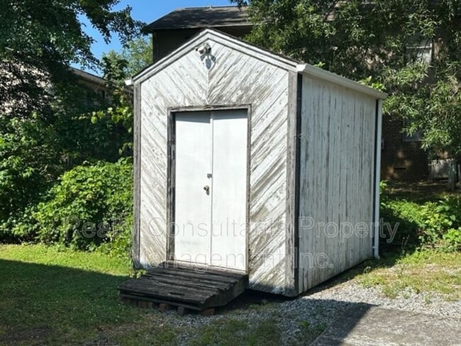 Building Photo - 1006 W Barton St