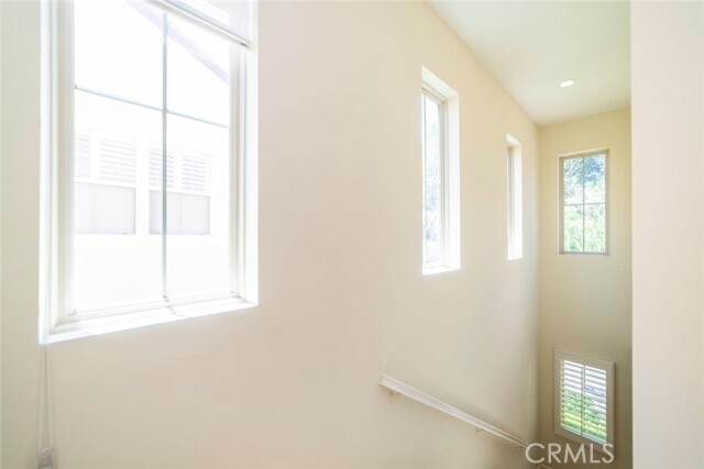 Building Photo - 33 Bromeliad