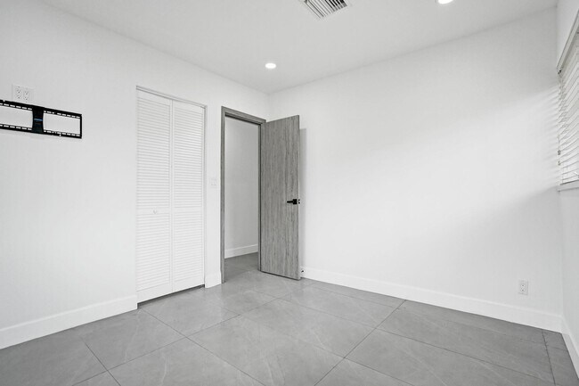 Building Photo - 6700 E Tropical Way