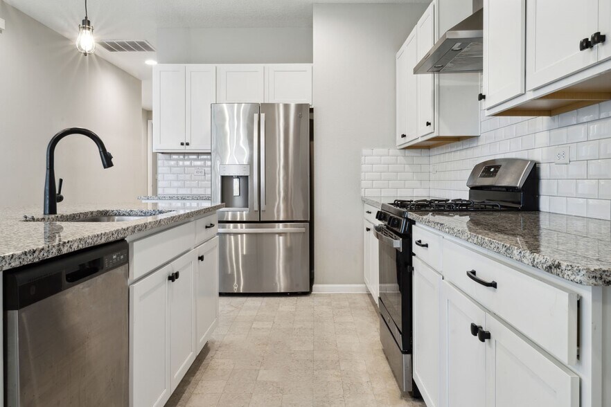 Building Photo - 2893 Farmall Dr