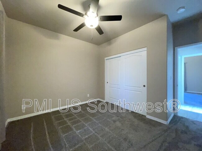 Building Photo - 2265 E Robby