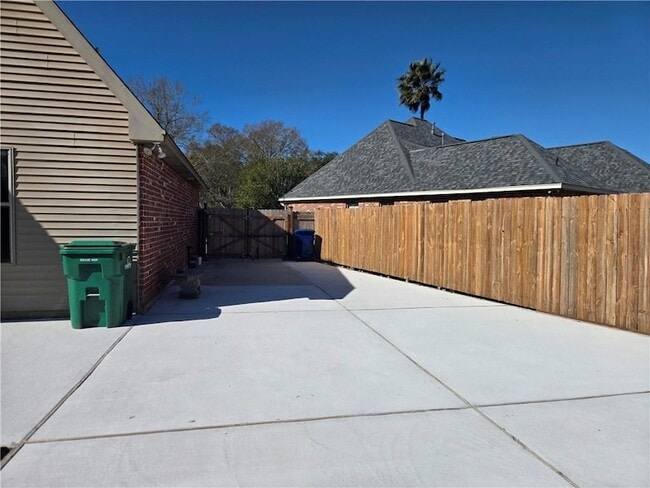 Building Photo - 361 Autumn Lakes Rd