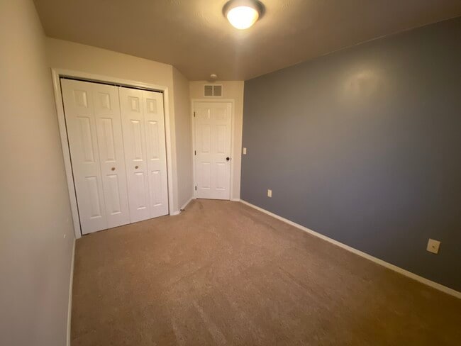 Building Photo - 6511 S Santa Rosa Pl