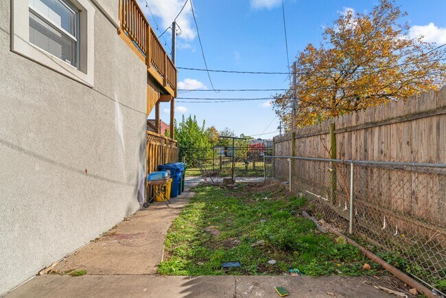 Building Photo - 419 N Collington Ave