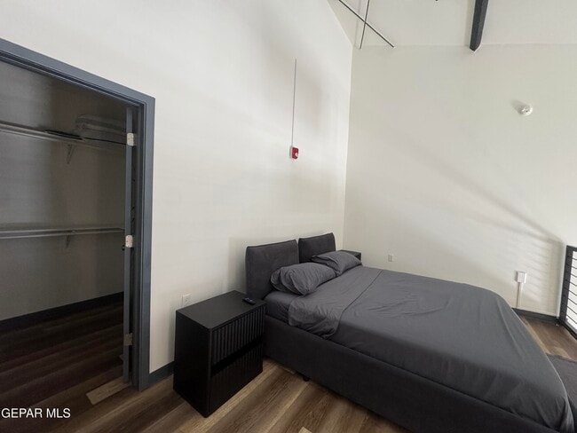 Building Photo - 200 Anthony St