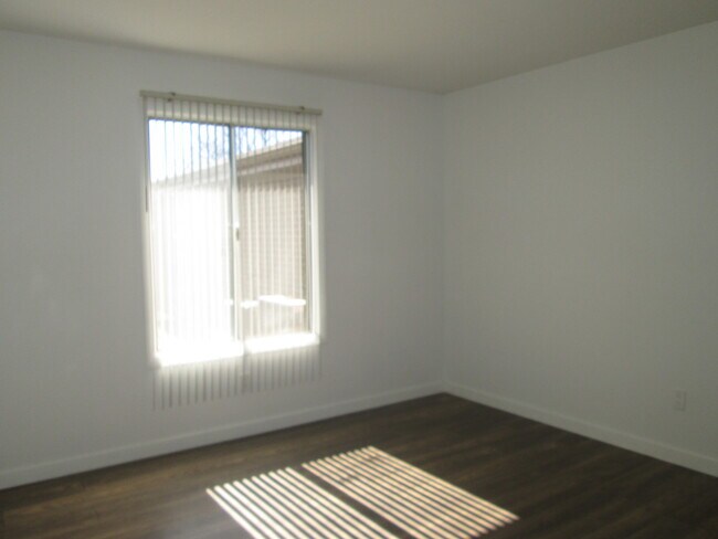 Building Photo - 800 Brook Dr