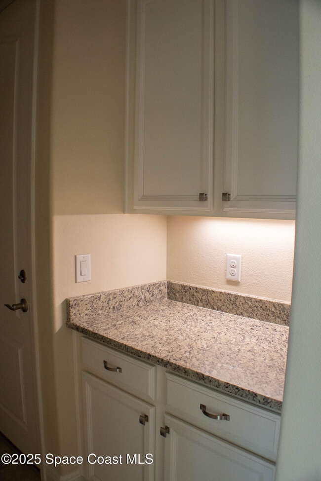 Building Photo - 7518 Bluemink Ln