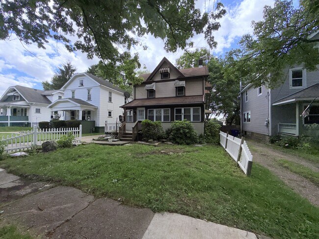 Building Photo - 2176 Stone St