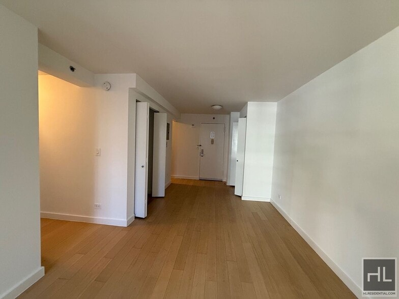 Building Photo - East 39th Street