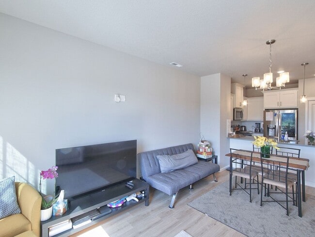 Building Photo - Like New Reed's Crossing Townhouse! Available Now!!