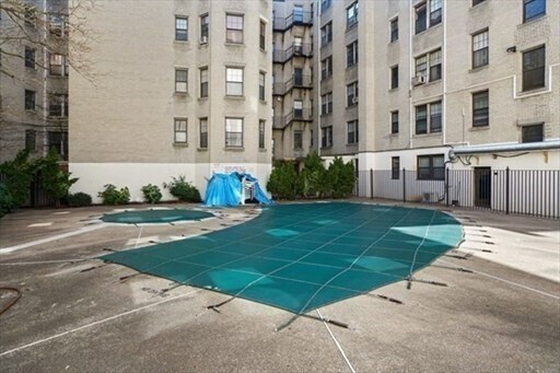 Building Photo - 2 Sutherland Rd