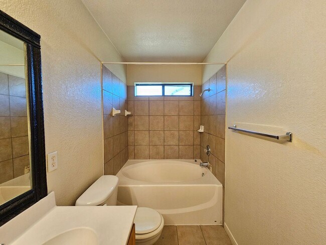 Building Photo - AVAILABLE NOW!