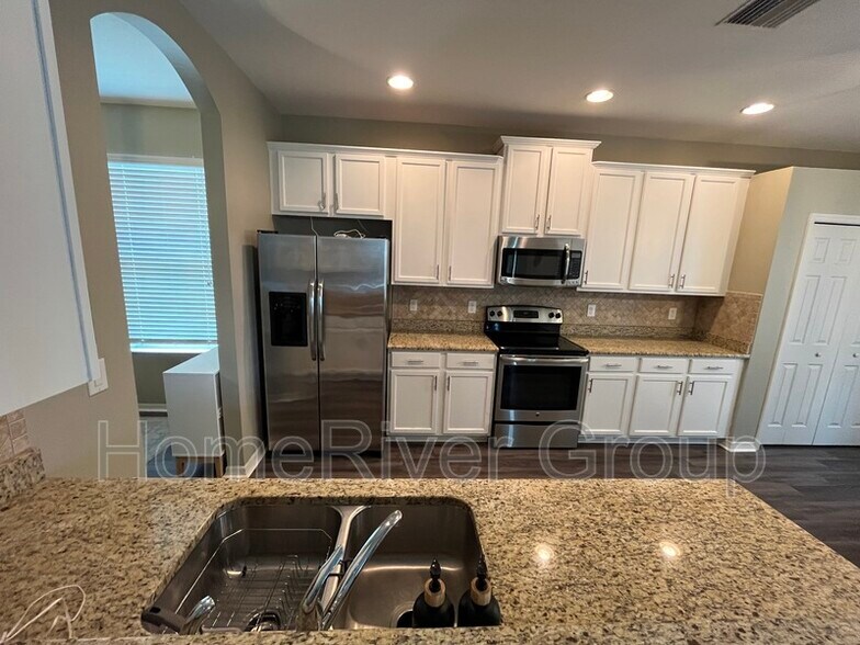 Building Photo - 12728 Avelar Creek Dr