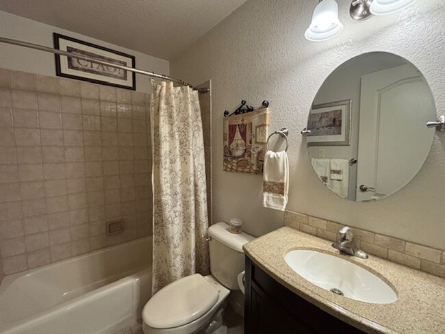 Building Photo - 2 Bedroom - 2 Bath Condo