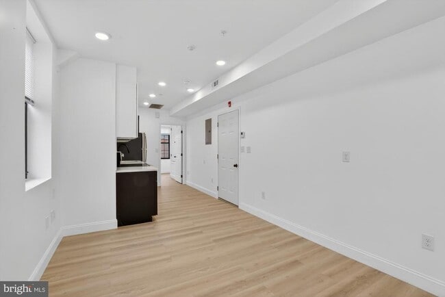 Building Photo - 712 N American St