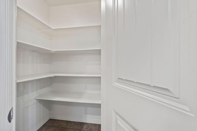 Building Photo - 1809 SW Sequoia St