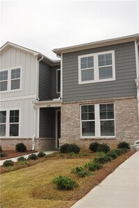 Building Photo - 495 Crown Dr