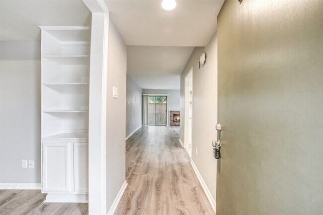 Building Photo - 767 Bering Dr