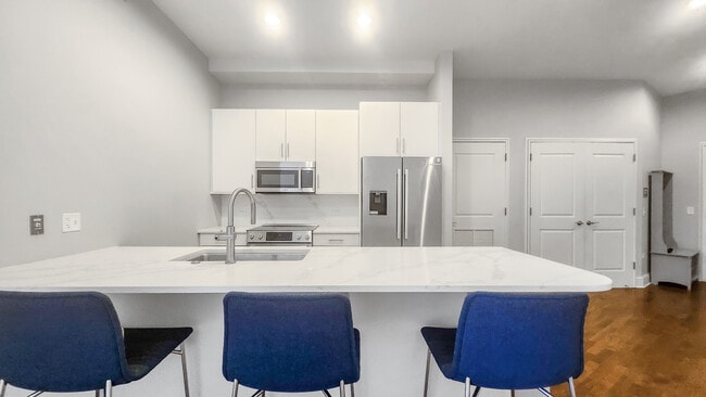 Building Photo - 850 N Lake Shore Dr