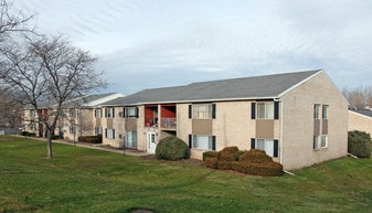 Building Photo - Fox Run Apartments