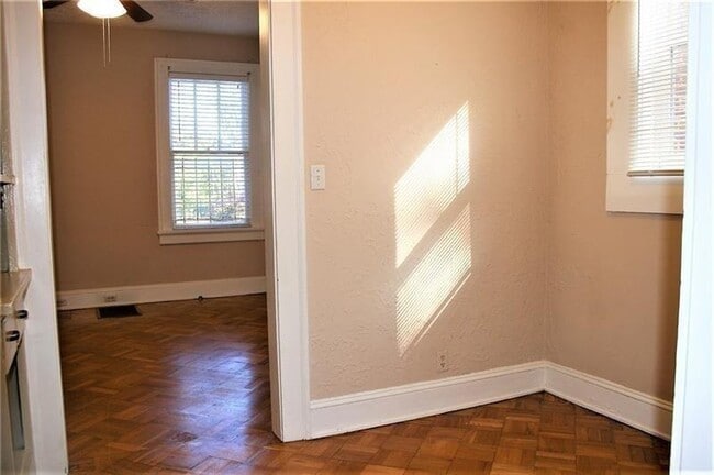 Building Photo - 505 8th St NE