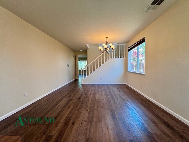 Building Photo - 1268 Picadilly Ln