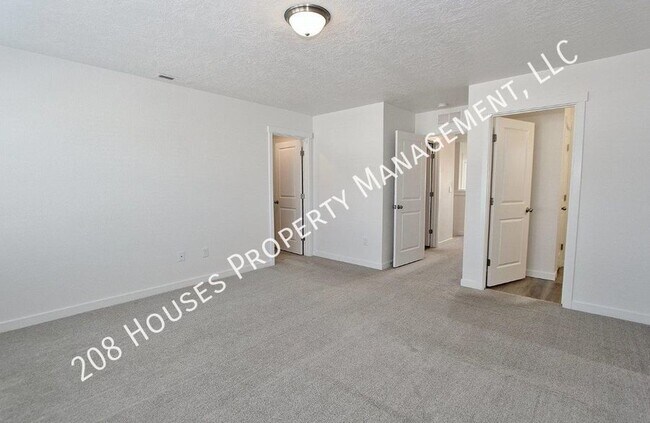 Building Photo - Modern townhouse in a Cozy Community. 50% ...