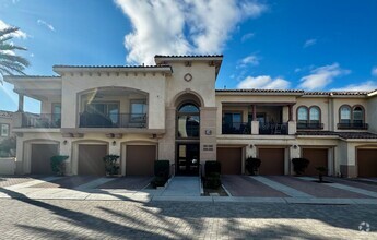 Building Photo - AVAILABLE NOW! GORGEOUS 2 Bedroom/2 Bathro...
