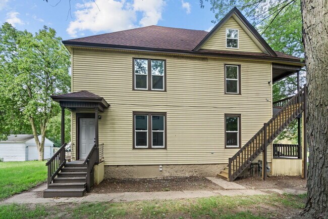 Building Photo - 1439 8th Ave