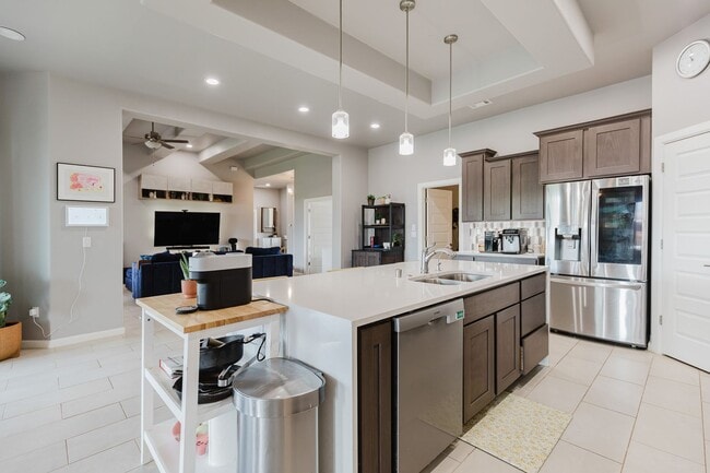 Building Photo - Modern 5 Bedroom Home with Solar Panels - MOVE IN SPECIAL: FIRST MONTH FREE!