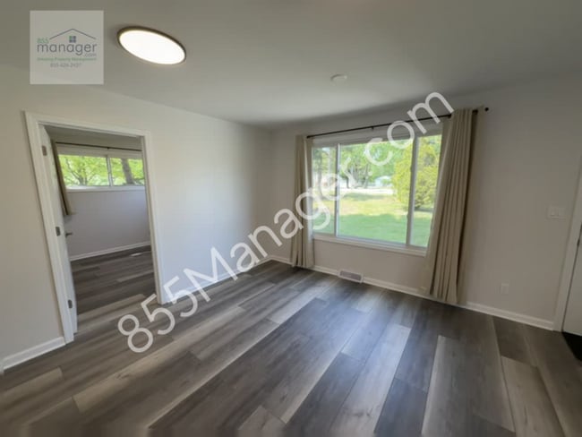 Building Photo - Fully Renovated 3-Bedroom Home with Sunroo...