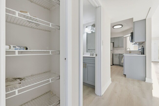 Building Photo - 4180 Williamsburg Ct