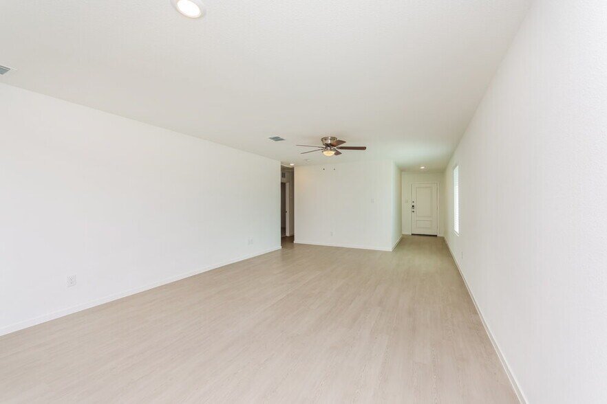 Building Photo - 1215 Maple St