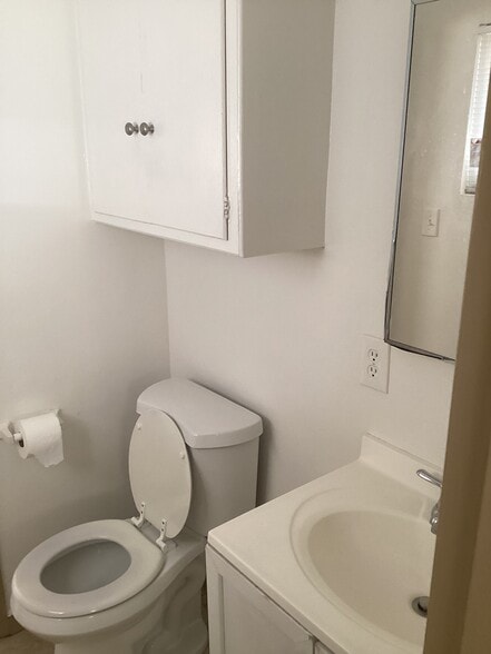 Building Photo - 138 N Vecino Dr