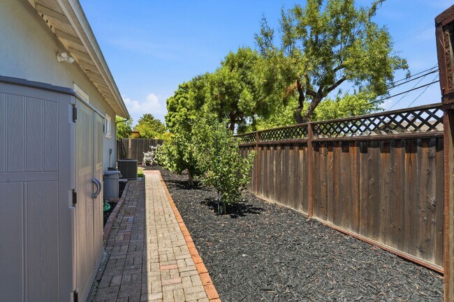 Building Photo - Wow! What a Great Home! Available Soon!