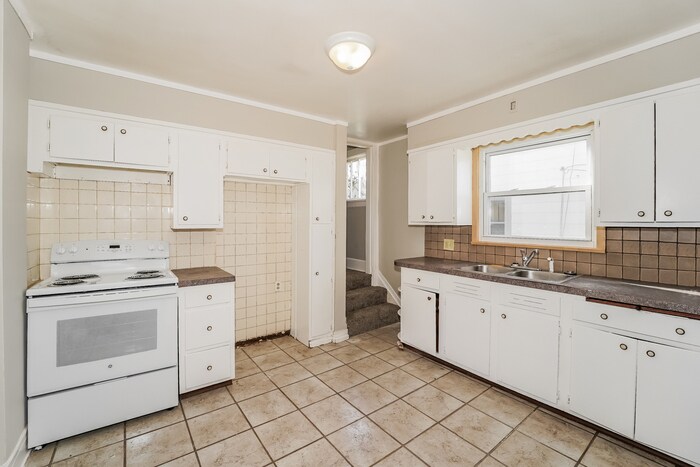 Building Photo - 1420 Oakwood Ave