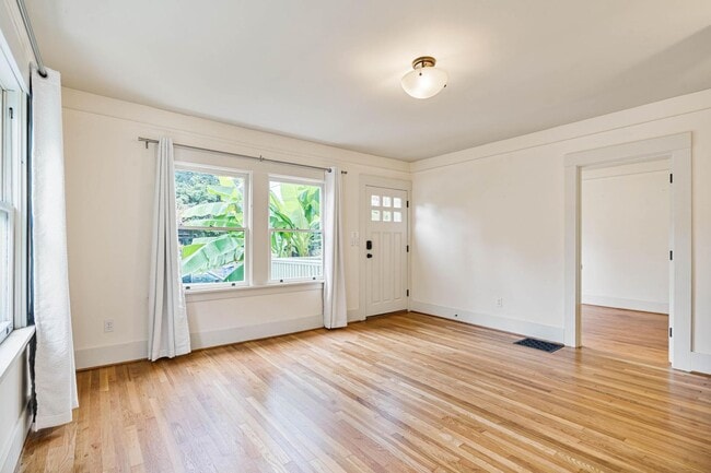 Building Photo - $300 off 1st month! Beautiful 2-bdrm/1-bat...