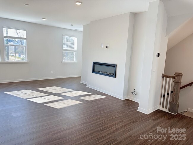 Building Photo - 14105 Alley Mae Aly