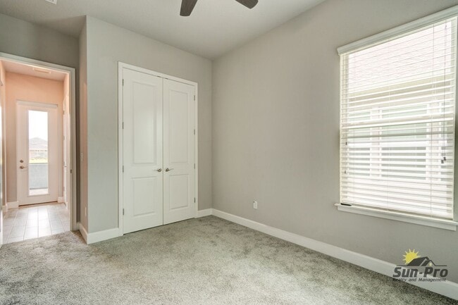 Building Photo - 6263 W Fallsgrove Ln