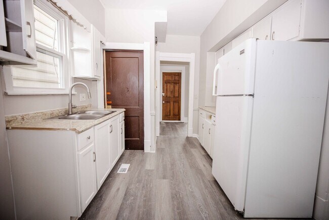 Building Photo - 1101 Radcliffe Dr