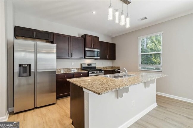 Building Photo - 100 Heritage Club Cir