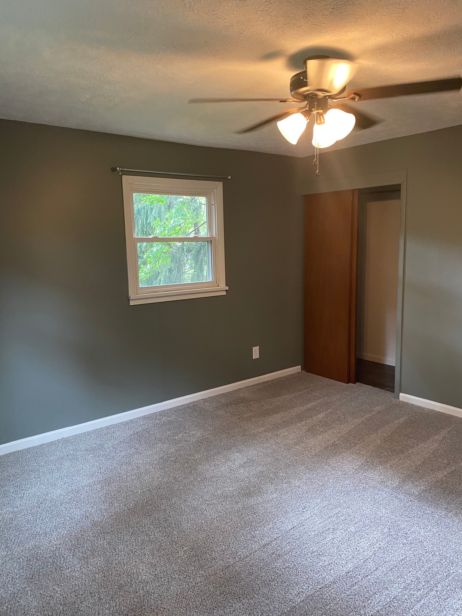 Front bedroom - 219 W Elm St