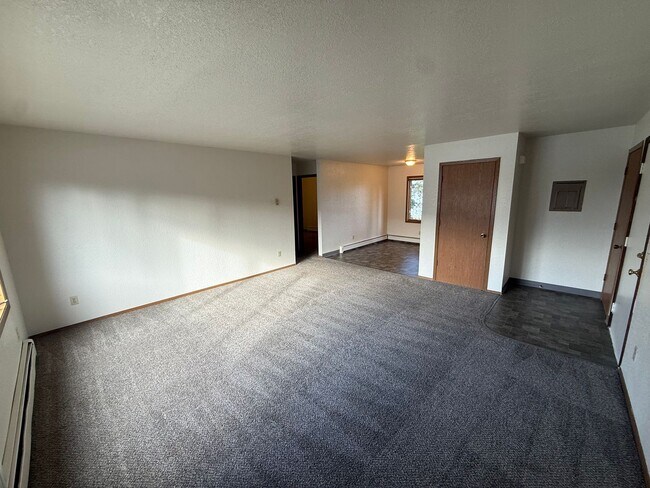 Primary Photo - 216 N Flower St