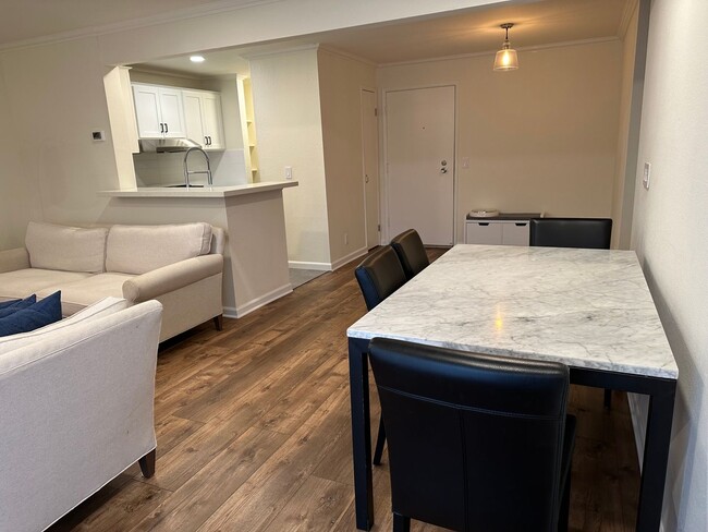 Building Photo - 204 Larkspur Plaza Dr