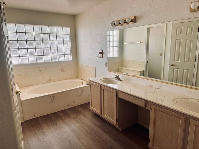 Building Photo - Long Term Rental