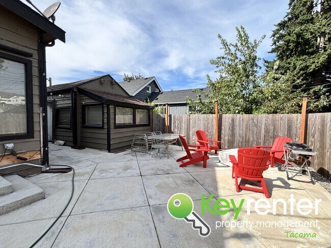 Building Photo - Fully Remodeled Tacoma Home with Detached ...