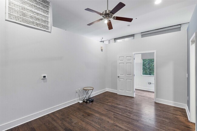 Building Photo - 1312 Live Oak St
