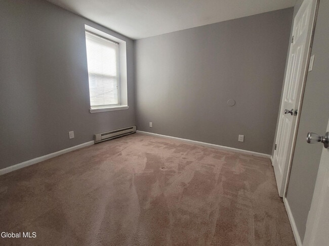 Building Photo - 68 Morris St