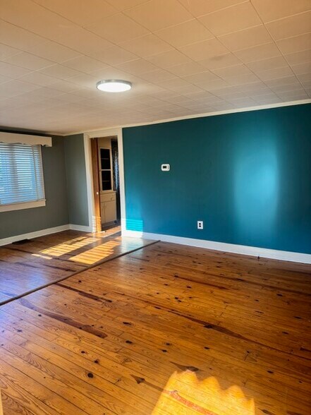 Building Photo - 31 Queen Rd