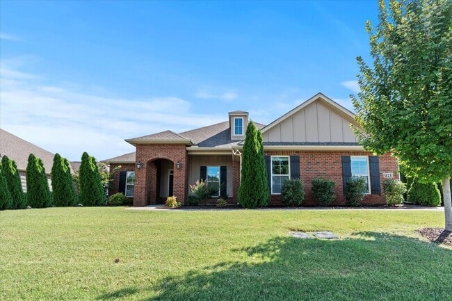 Building Photo - 121 Hilltop Ridge Dr
